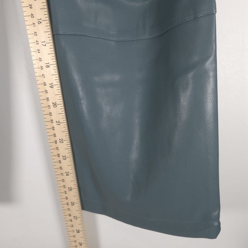 NWT‎ 7 for all mankind FAUX LEATHER Cargo Straight Pants Style 82336 Size SMALL - Picture 7 of 16